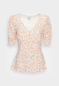 Blusa floral com decote em V, fundo branco e padrão floral laranja. Apresenta mangas bufantes e uma barra assimétrica com detalhes franzidos.