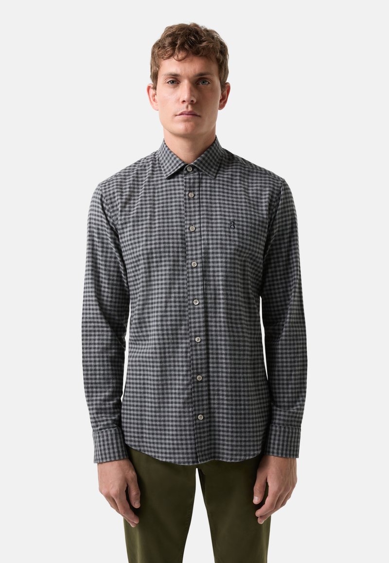 Grau und schwarz karierter Button-Up-Hemd mit Kragen, ausgestattet mit einem kleinen Logo auf der linken Brust und einem glatten, strukturierten Stoff.