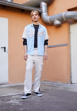 SMALL SIGNATURE STRAIGHT LEG - Pantalon cargo - light sand