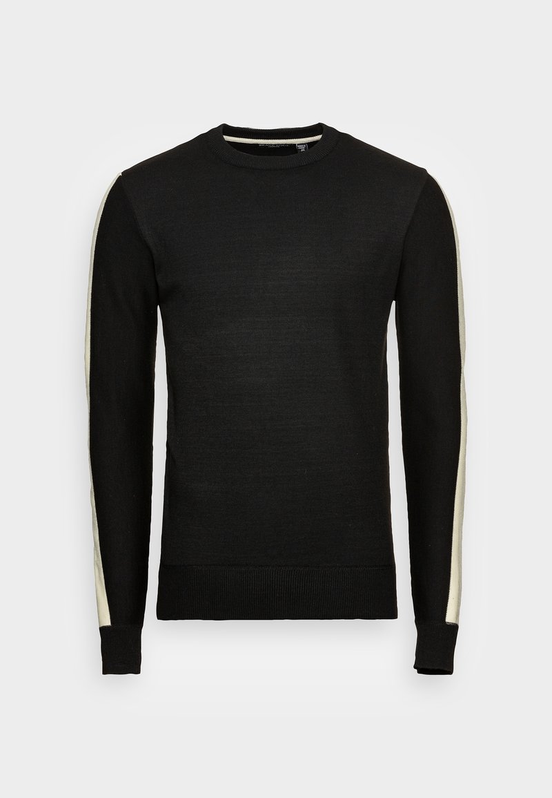 Svart stickad tröja med rundad halsringning, med krämfärgade ränder längs axlarna och ärmarna. Ribbad mudd och nederkant. Slät textur.