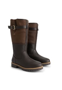 Stellen van hoge bruine leren laarzen met een textuur bovenkant, gespbanden nabij de bovenkant en robuuste rubberen zolen.