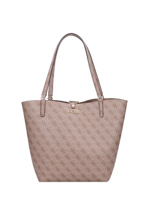 Sac cabas beige Guess avec imprimé monogramme, deux longues anses et plaque logo dorée au centre devant.