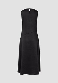 Zwarte mouwloze jurk met een ronde halslijn, asymmetrisch ontwerp en een keyhole-detail aan de achterkant, gemaakt van een gladde, gestructureerde stof.
