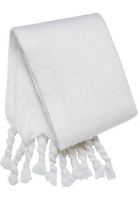Couverture en polaire blanche avec des bords en franges torsadées. Texture douce, forme rectangulaire et couleur uniforme. Convient pour la chaleur et le confort.