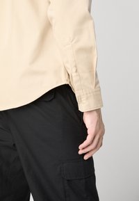 HUGO EGRIN - Chemise classique - open beige