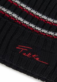 Sciarpa nera lavorata a maglia con strisce rosse e bianche e texture a coste. Include un dettaglio del marchio ricamato in rosso.