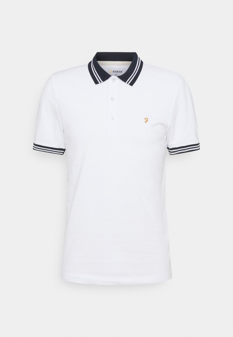 Chemise polo blanche en coton, dotée d'un col et de poignets rayés bleu marine, d'une patte à trois boutons et d'un petit logo doré sur la poitrine.