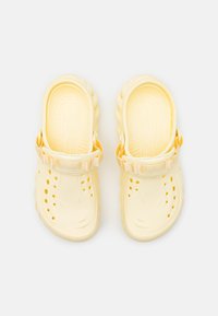 Crocs ECHO UNISEX - Zoccoli - buttercream