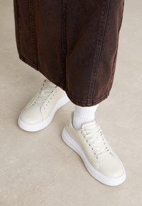 Calvin Klein Sneakers - beige
