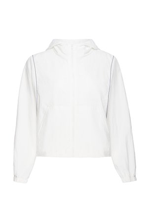 Giacca bianca con zip, maniche lunghe, polsini elastici, cappuccio e piping riflettente discreto lungo le cuciture delle spalle.