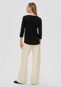 s.Oliver Langarmshirt - schwarz