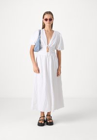 Abercrombie & Fitch PUFF SLEEVE PLUNGE FLOWY - Maxiklänning - brilliant white