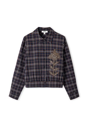 Camisa de cuadros recortada en navy, marrón y azul claro. Presenta un diseño de bordado floral con adornos en el lado izquierdo. Cierre de botones.