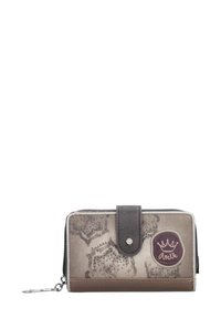 Billetera con un patrón floral en beige y gris, material de cuero, cierre de cremallera, una solapa gris oscura y un acento de logo redondo en púrpura y blanco.