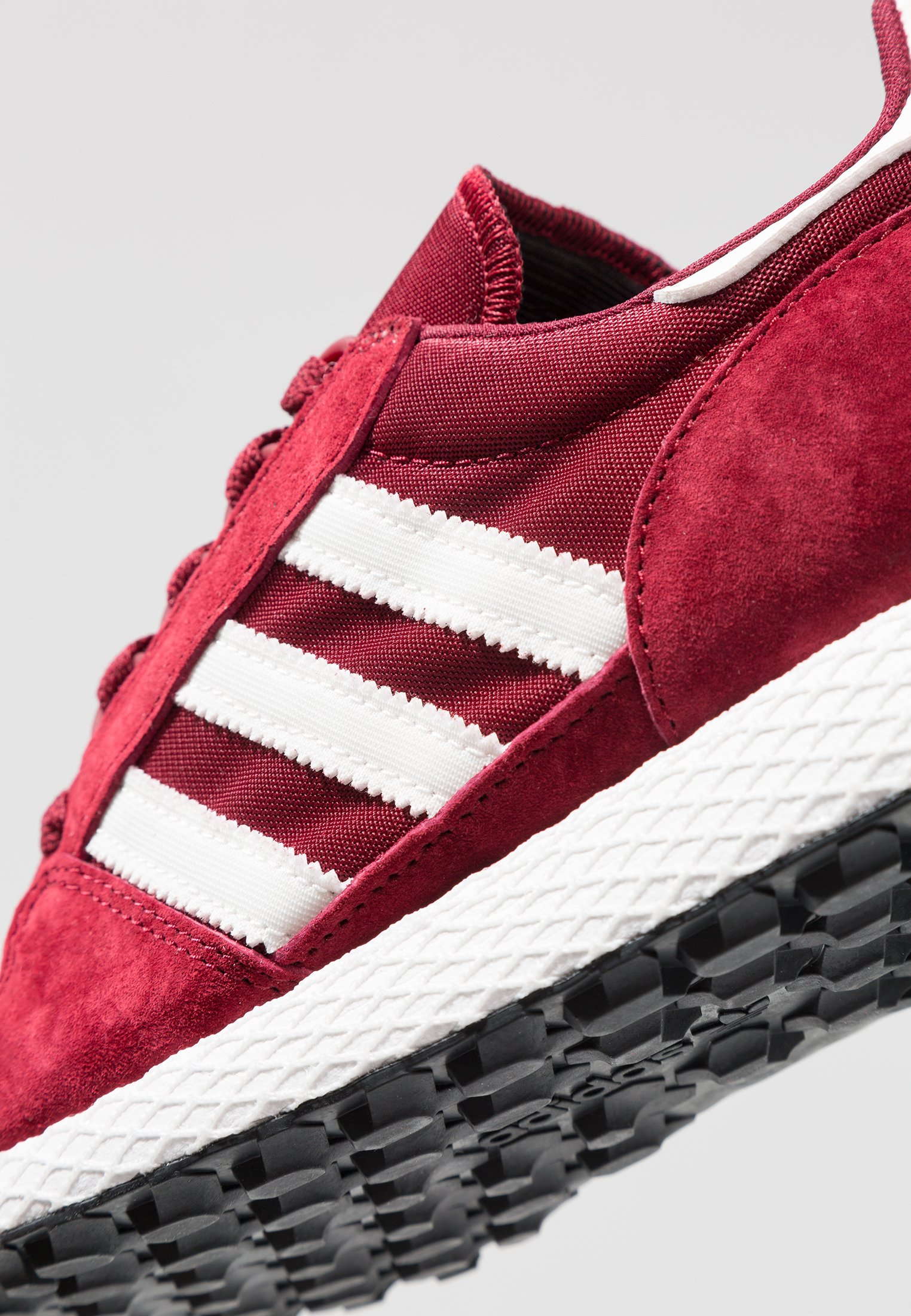 adidas originals forest grove trainers in burgundy