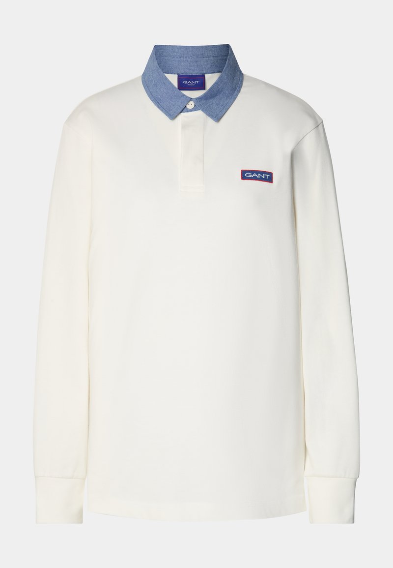 Langärmliges Poloshirt in Creme mit einem Jeanskragen. Verfügt über eine geknöpfte Pattentasche und ein GANT-Logo-Label in Rot und Blau auf der Brust.