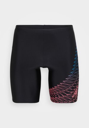 Șorturi de baie negre cu o siluetă ajustată, având un model dinamic în zigzag de culoare albastră și roz pe partea dreaptă. Textură netedă, material elastic de înaltă calitate.