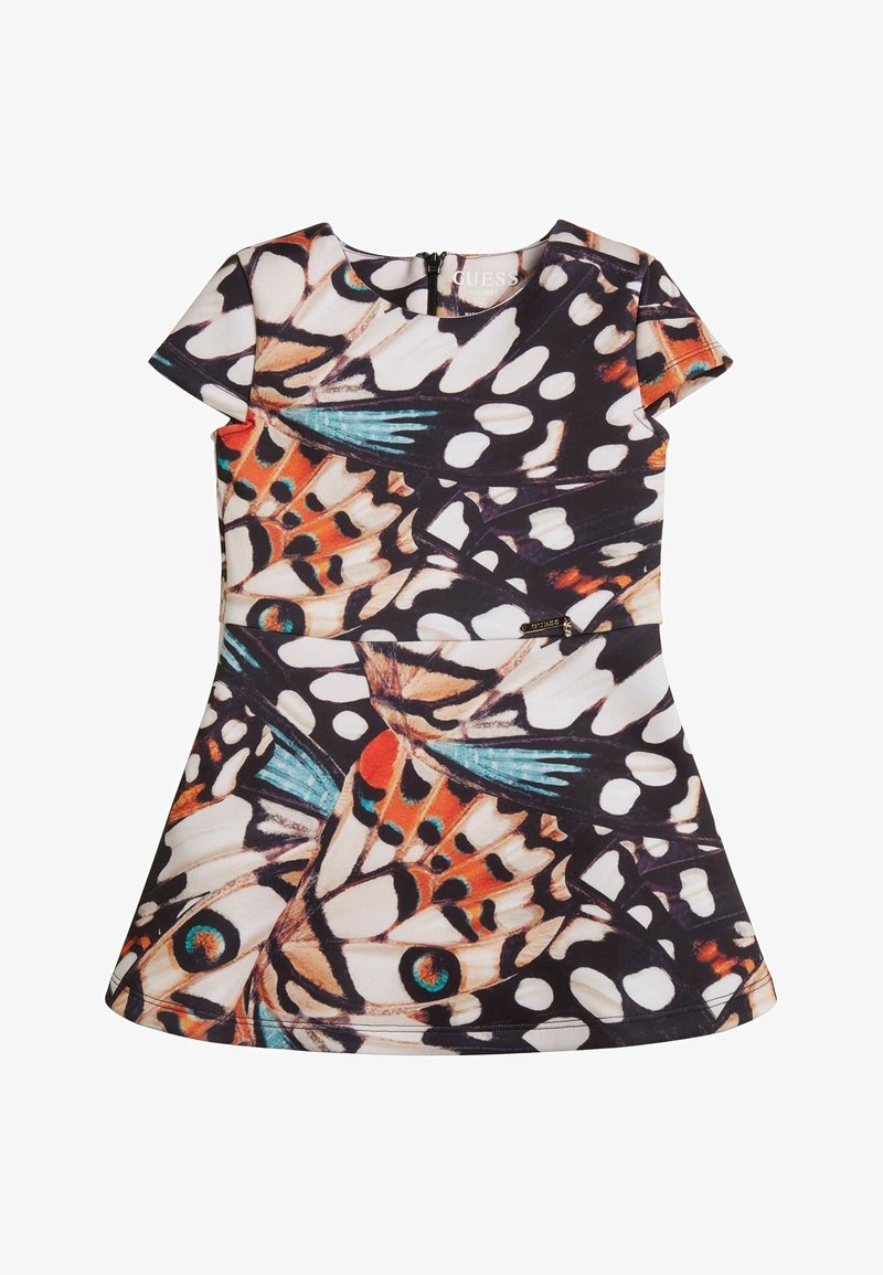Robe à manches courtes avec imprimé d'ailes de papillon en noir, blanc, orange et bleu sarcelle, présentant un col rond et une petite étiquette logo Guess en métal.