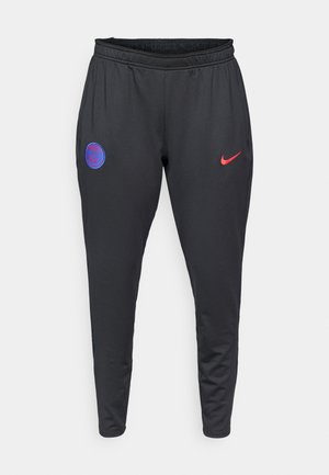 Pánske čierne športové nohavice s úzkym strihom, červené logo Nike vpravo a modré logo Paríža na ľavom boku. Vyrobené z hladkej látky.