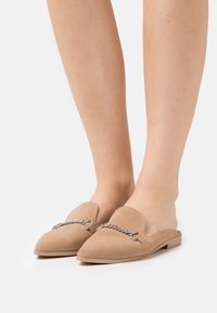 Steven New York Mules - beige
