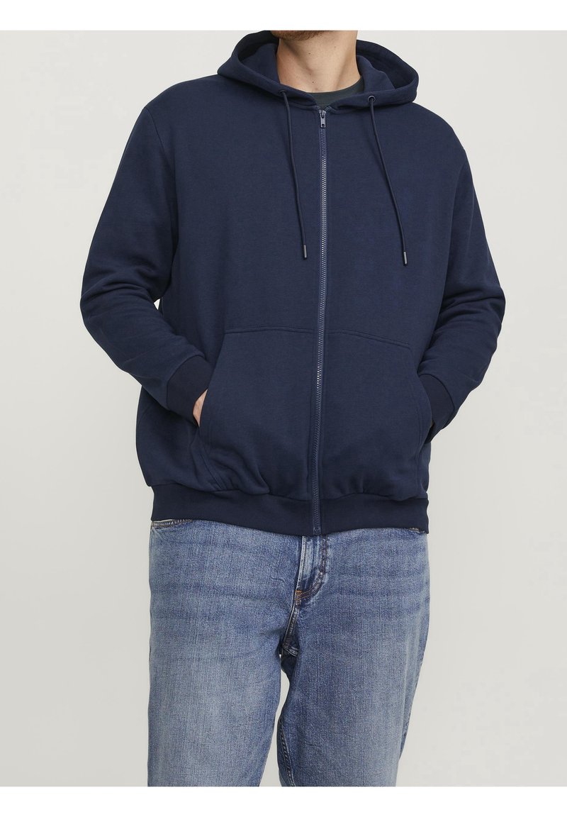 Felpa con zip blu navy in cotone, dotata di cappuccio, lacci e tasche frontali. Tessuto testurizzato con un taglio comodo.