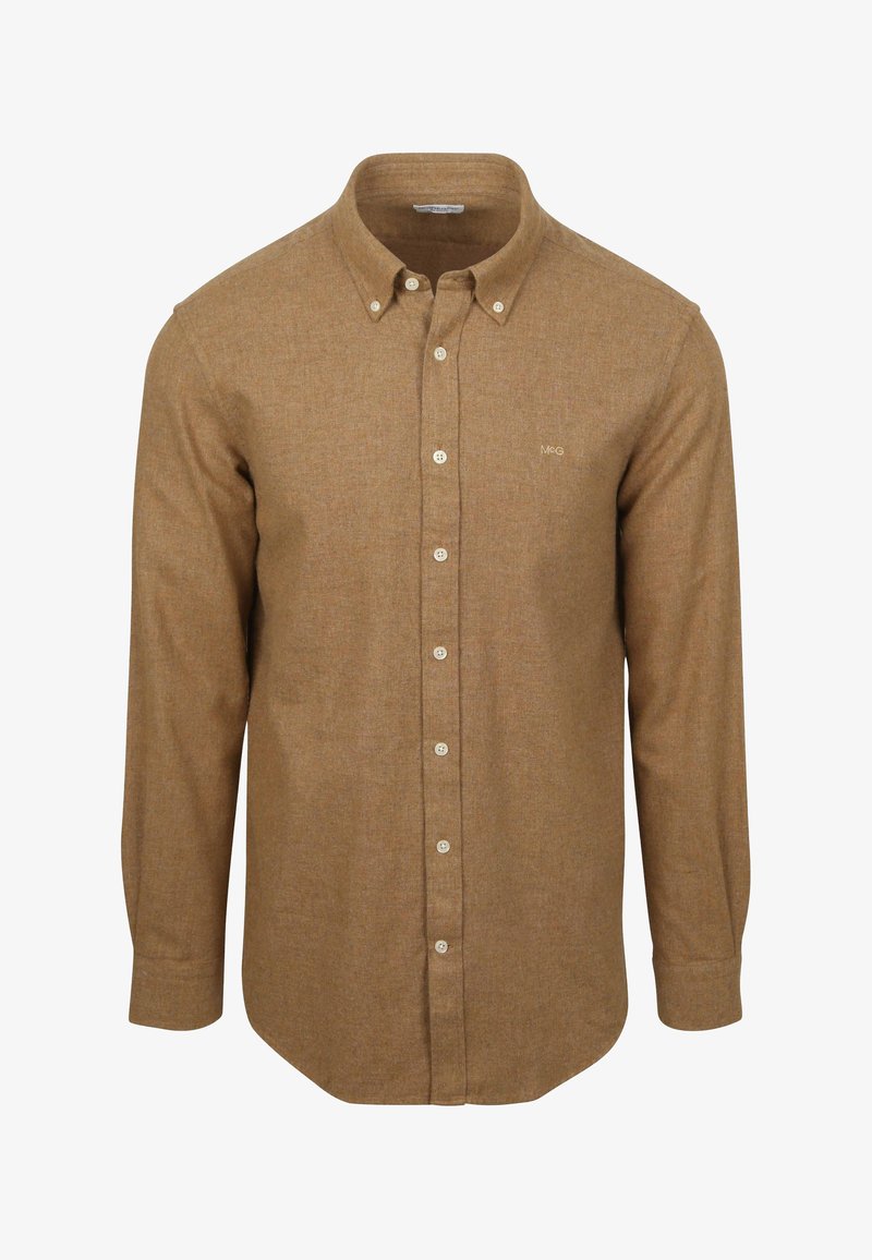 Bruine langemouwen blouse van textuurstof, met een klassieke kraag, een enkel borstlogo en witte knopen langs de voorkant.