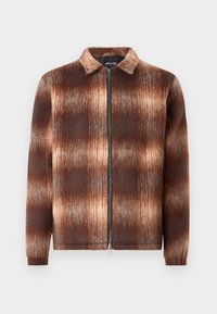 Bruine en beige geruite zip-up jas van een zachte textuurstof met een kraag, weergegeven op een witte achtergrond.