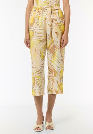 Trousers with a palm leaf pattern in yellow and beige, made of lightweight fabric. Features a belted waist and cropped length.