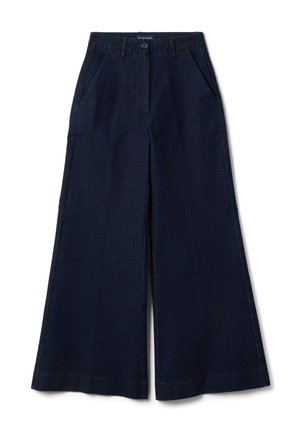 Dunkelblaue, weit geschnittene Jeanshose mit vorderen Taschen, Gürtelschlaufen und Knopfverschluss an der Taille.