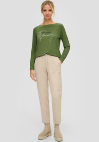 s.Oliver Longsleeve - olivgrün