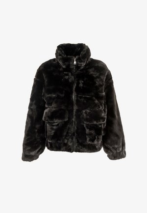 Veste en fausse fourrure noire avec un col haut, fermeture à zip, deux poches avant et une surface douce et texturée.