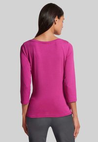 MADELEINE Langarmshirt - magenta