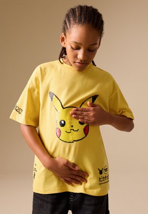 Next, LICENSED POKEMON PIKACHU T-SHIRT.  - REGULAR FIT - T-shirts print - yellow sequin