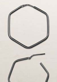 modabilé HEXAGON CREOLEN 30MM SECHSECK - Earrings - schwarz