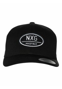 Sort baseball cap lavet af bomuld med en buet skygge. Har et oval broderet logo i hvidt med teksten "NXG PROTEST."