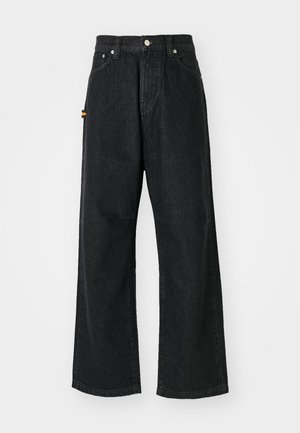 Schwarze weite Jeans aus Denim. Beinhaltet eine hohe Taille, fünf Taschen und metallische Akzente. Glatte Textur mit minimaler Abnutzung.