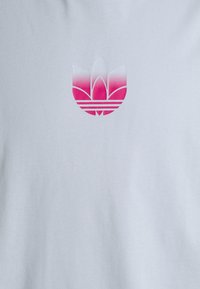 adidas Originals Triko s potiskem - blue