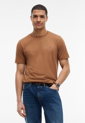 Tommy Hilfiger, SEASONAL SOLID TEE CORE ESSENTIALS - T-shirt basic - timeless tawny