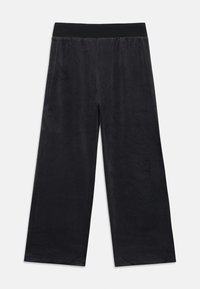 Zwarte wijde broek met een elastische tailleband, gemaakt van zachte, fluwelen stof. Kenmerkt zich door een gladde textuur en geen zichtbare hardware of patronen.