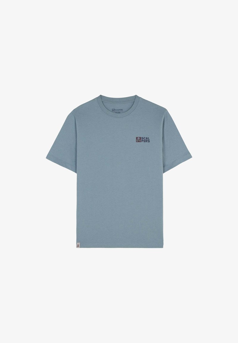 T-shirt en coton bleu clair, décolleté rond, manches courtes, avec un petit logo graphique sombre sur la poitrine gauche. Design et texture simples.