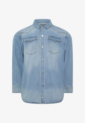 Hellblaues Jeanshemd mit Knöpfen, langen Ärmeln, zwei Brusttaschen mit Klappen und klassischem Kragen.