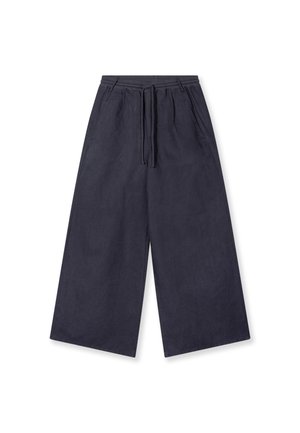 Pantaloni blu navy a gamba larga con vita elasticizzata e coulisse, dotati di tasche laterali e vestibilità ampia e comoda.