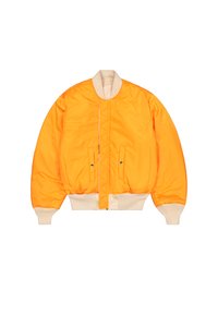 Blouson aviateur en nylon orange avec un col et des poignets côtelés beiges, doté de deux poches à l'avant et d'une fermeture éclair. Texture lisse.