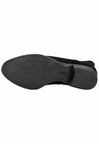 Bottine en suede noire avec une semelle en caoutchouc texturé, dotée d'un talon lisse et d'un bout arrondi. Pas de matériel ou de motifs visibles.