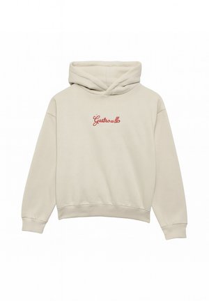Sudadera con capucha color crema de ajuste relajado. Cuenta con un bolsillo frontal tipo canguro y el logo "Gastroillo" bordado en rojo. Textura suave.