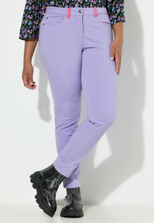 EMMA FARBIGE GESÄSSTASCHEN 5-POCKET - Jean slim - lilac violet