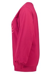 Sweatshirt fuchsia à manches longues, avec des bords côtelés aux poignets et à l'ourlet, un col rond et une texture de coton lisse. Présente un design de logo subtil sur le devant.