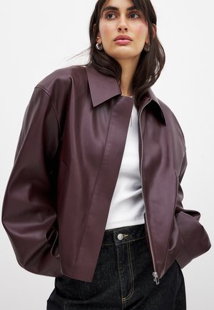 NA-KD Faux leather jacket - burgundy