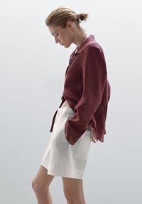 Massimo Dutti BERMUDA - Šortky - white