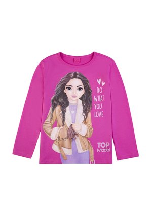 Langärmliges pinkes T-Shirt mit einem Grafikdesign eines Mädchens in einem braunen Mantel mit weißen Nahtabschlüssen, das Handschuhe hält, sowie dem Text "DO WHAT YOU LOVE."